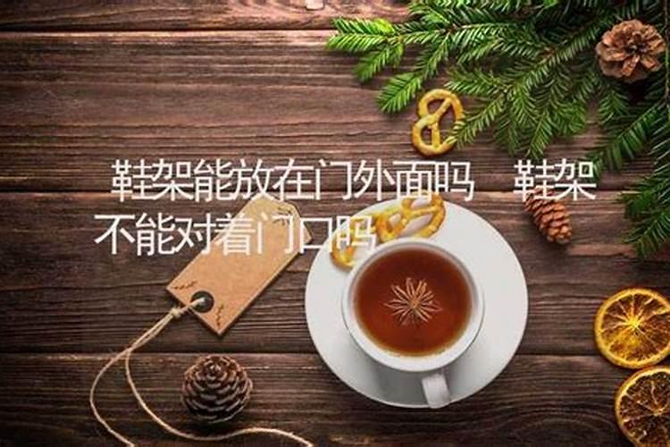 有仙婆在门外面做法事