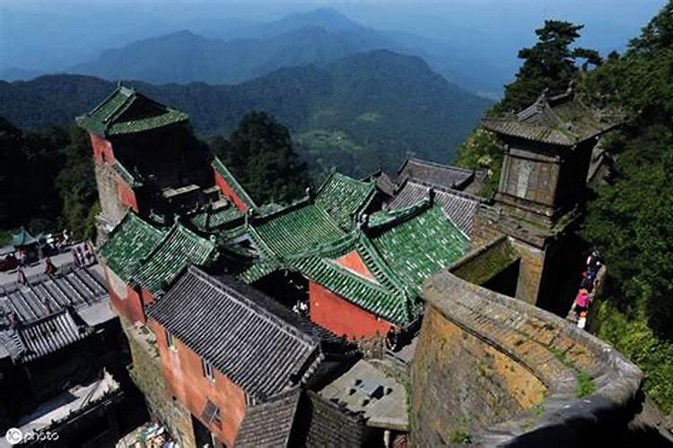 江西龙虎山湖北武当山都是道教